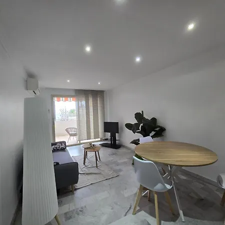 Large T2 50m From The Beaches