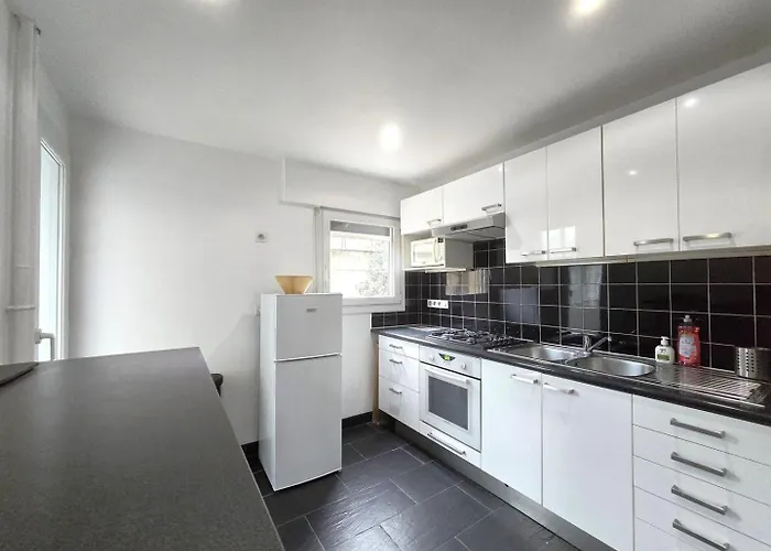 Large T2 50m From The Beaches *