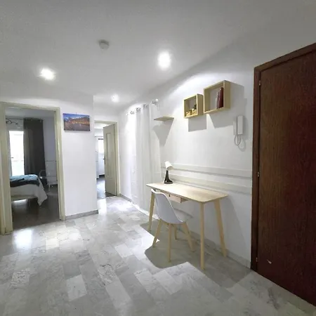 Large T2 50m From The Beaches Daire