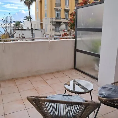 Apartament Large T2 50m From The Beaches